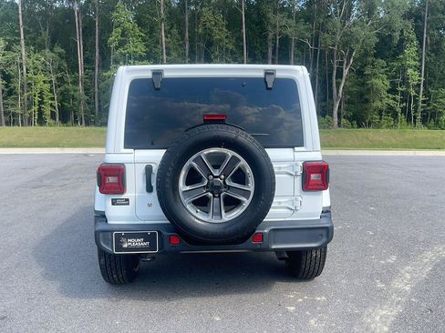 Used 2019 Jeep Wrangler Unlimited Sahara AWD/4WD image 6