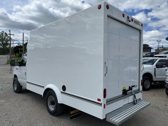 New 2027 Ford E-350 and Econoline 350 Super Duty w/ Power Equipment Group RWD image 7