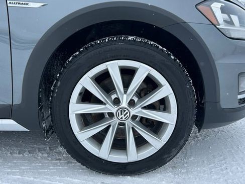 Used 2018 Volkswagen Golf Alltrack image 11