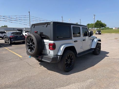 Used 2023 Jeep Wrangler Unlimited Sahara w/ Cold Weather Group AWD/4WD image 7