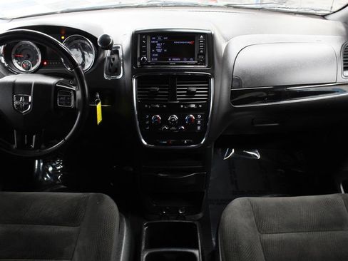 Used 2018 Dodge Grand Caravan SE image 9