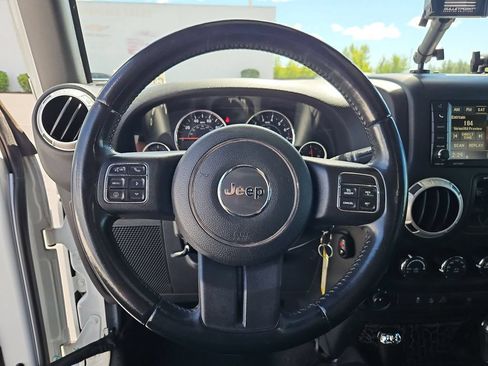 Used 2018 Jeep Wrangler Unlimited Rubicon w/ Dual Top Group AWD/4WD image 14