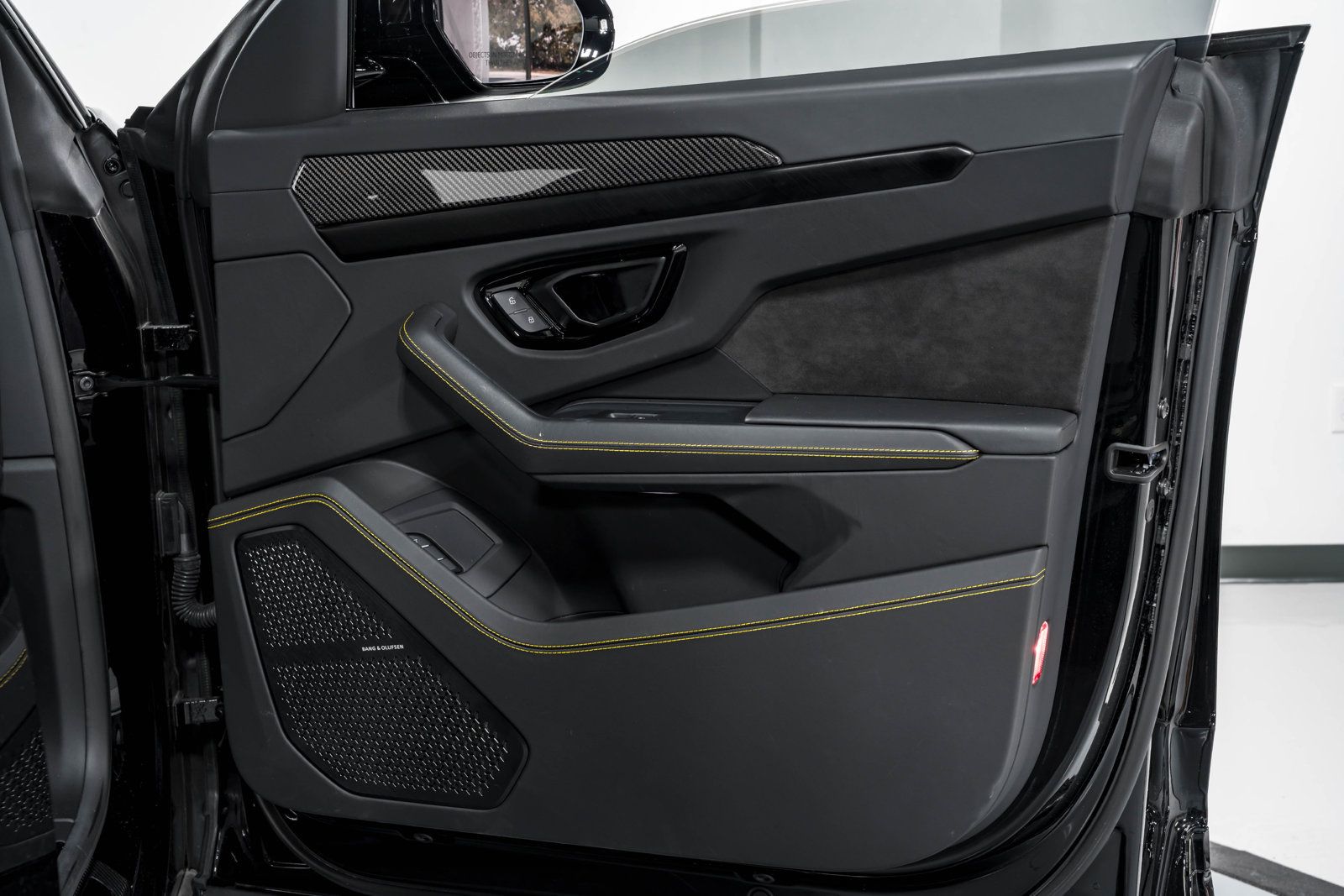 Used 2024 Lamborghini Urus S AWD/4WD image 43