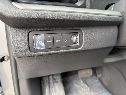 Used 2026 Chevrolet Traverse LT AWD/4WD image 19