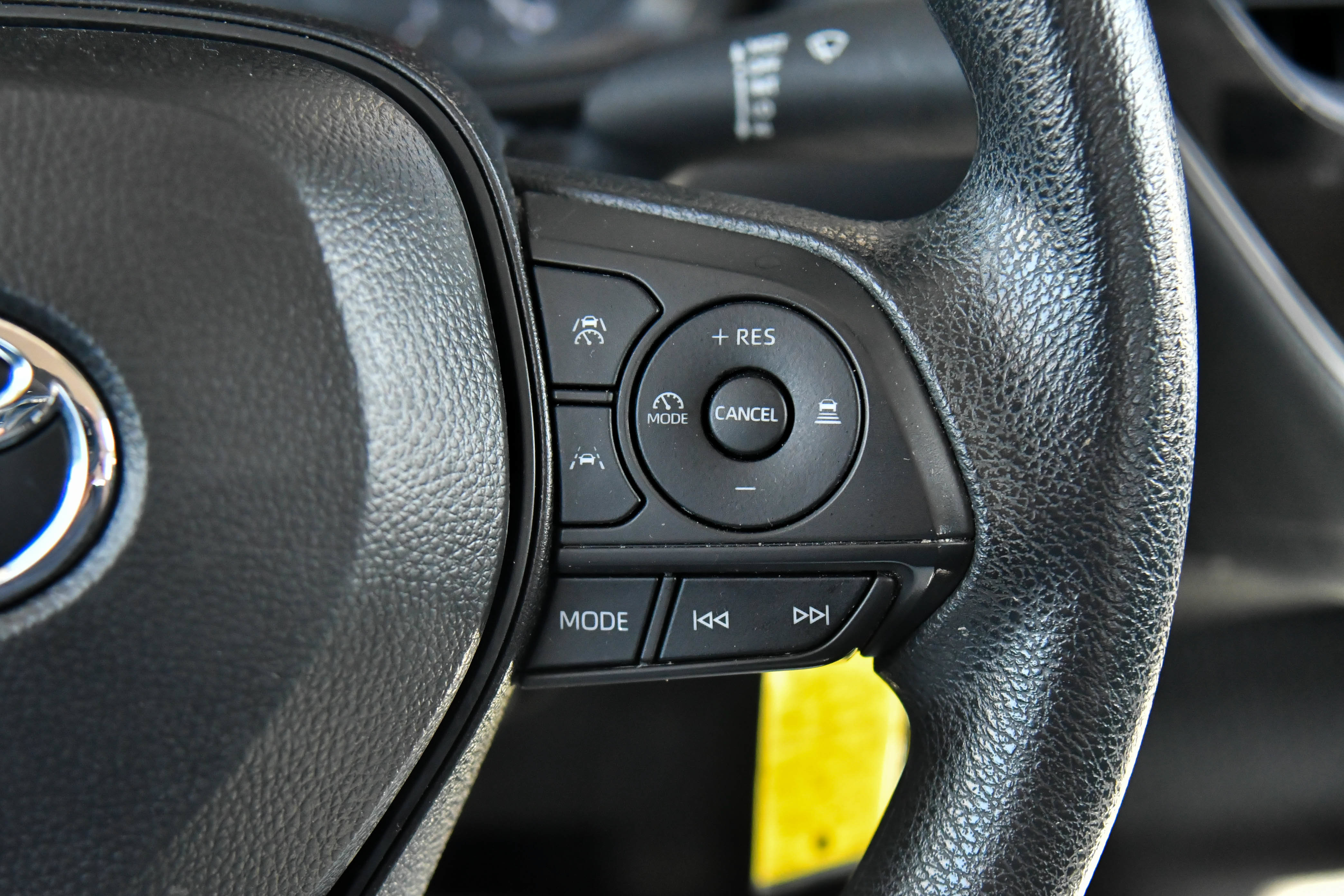 Used 2025 Toyota Corolla LE FWD image 28