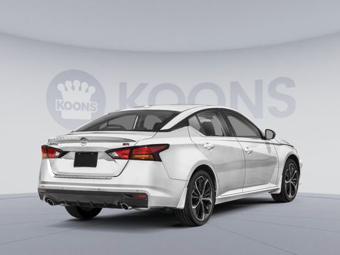 Used 2023 Nissan Altima 2.5 SR image 2