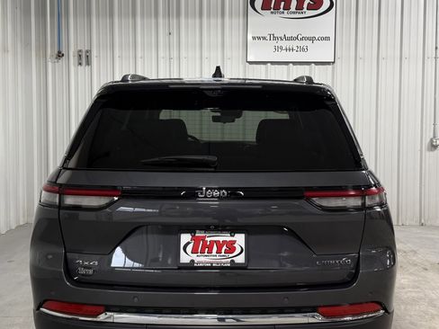 Used 2023 Jeep Grand Cherokee Limited w/ Luxury Tech Group II image 4