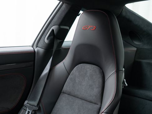 Used 2018 Porsche 911 GT3 RWD image 19