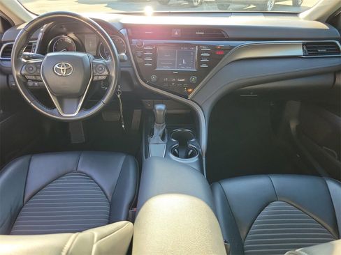 Used 2020 Toyota Camry SE image 12