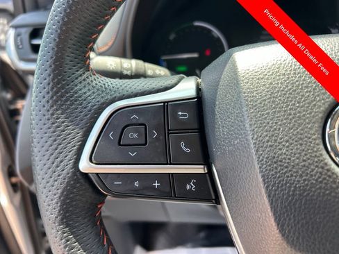 Used 2024 Toyota Sienna XSE w/ XSE Plus Package FWD image 8