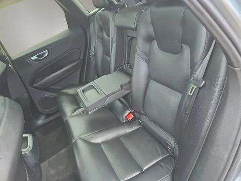Used 2018 Volvo XC60 T5 Momentum w/ Vision Package AWD/4WD image 40