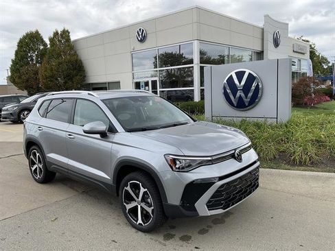New 2025 Volkswagen Taos SEL image 1