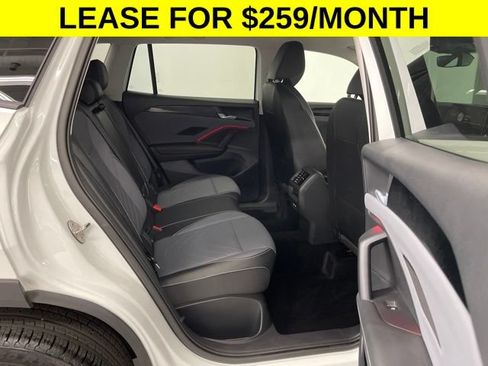 Used 2026 Volkswagen Tiguan SE AWD/4WD image 10