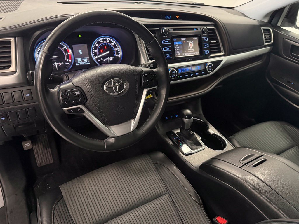 Used 2015 Toyota Highlander LE AWD/4WD image 11
