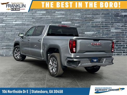 New 2026 GMC Sierra 1500 SLE image 3