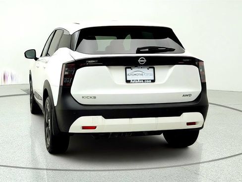 Used 2025 Nissan Kicks SV AWD/4WD image 6