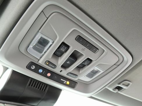 Used 2025 GMC Sierra 3500 SLT w/ SLT Premium Package image 34