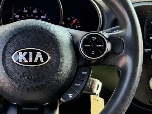 Used 2015 Kia Soul FWD image 11