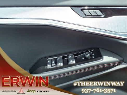 Used 2024 Jeep Wagoneer Launch Edition AWD/4WD image 11