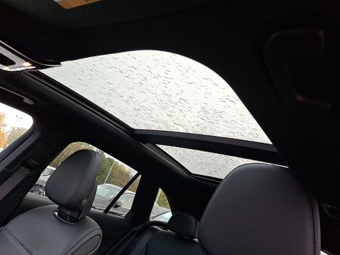 Used 2026 Mercedes-Benz GLC 300 4MATIC image 9