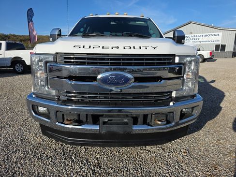 Used 2018 Ford F250 Lariat w/ Lariat Ultimate Package image 2