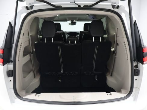 Certified 2024 Chrysler Pacifica Touring-L image 5