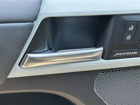 Used 2024 Land Rover Defender 110 S image 26