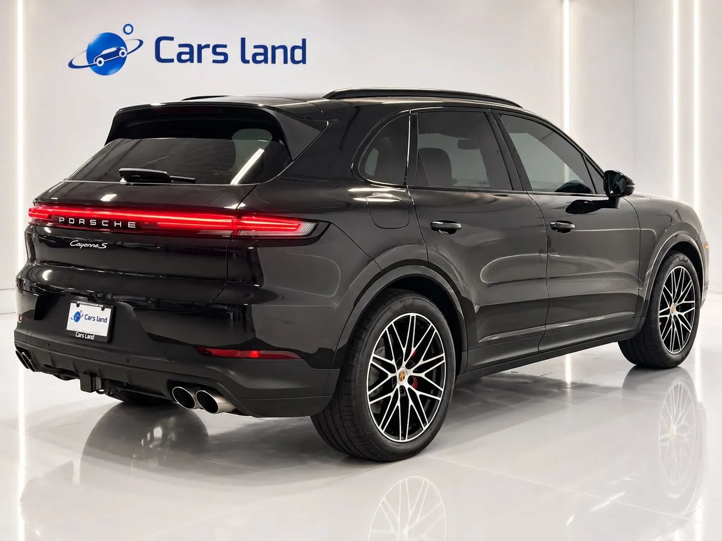 Used 2024 Porsche Cayenne S AWD/4WD image 3