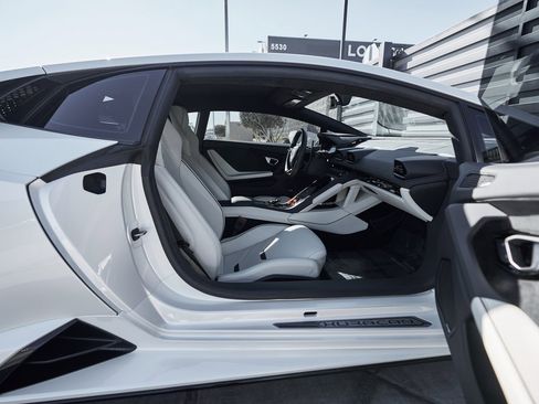 Used 2022 Lamborghini Huracan EVO image 28