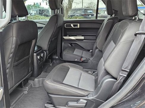 Used 2023 Ford Explorer XLT image 11