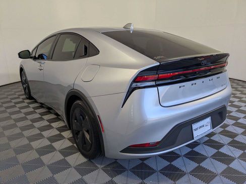 Used 2025 Toyota Prius LE FWD image 7
