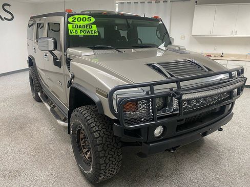 Used 2005 HUMMER H2 w/ Preferred Equipment Group image 3