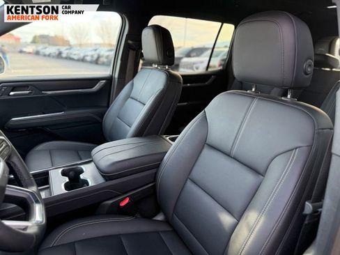 Used 2025 GMC Acadia Elevation w/ Elevation Premium Package image 35