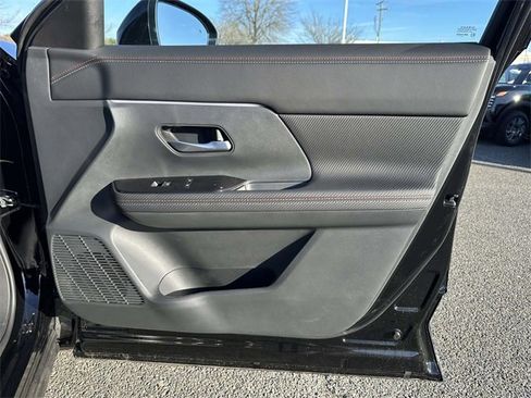 New 2026 Nissan Kicks SR image 8