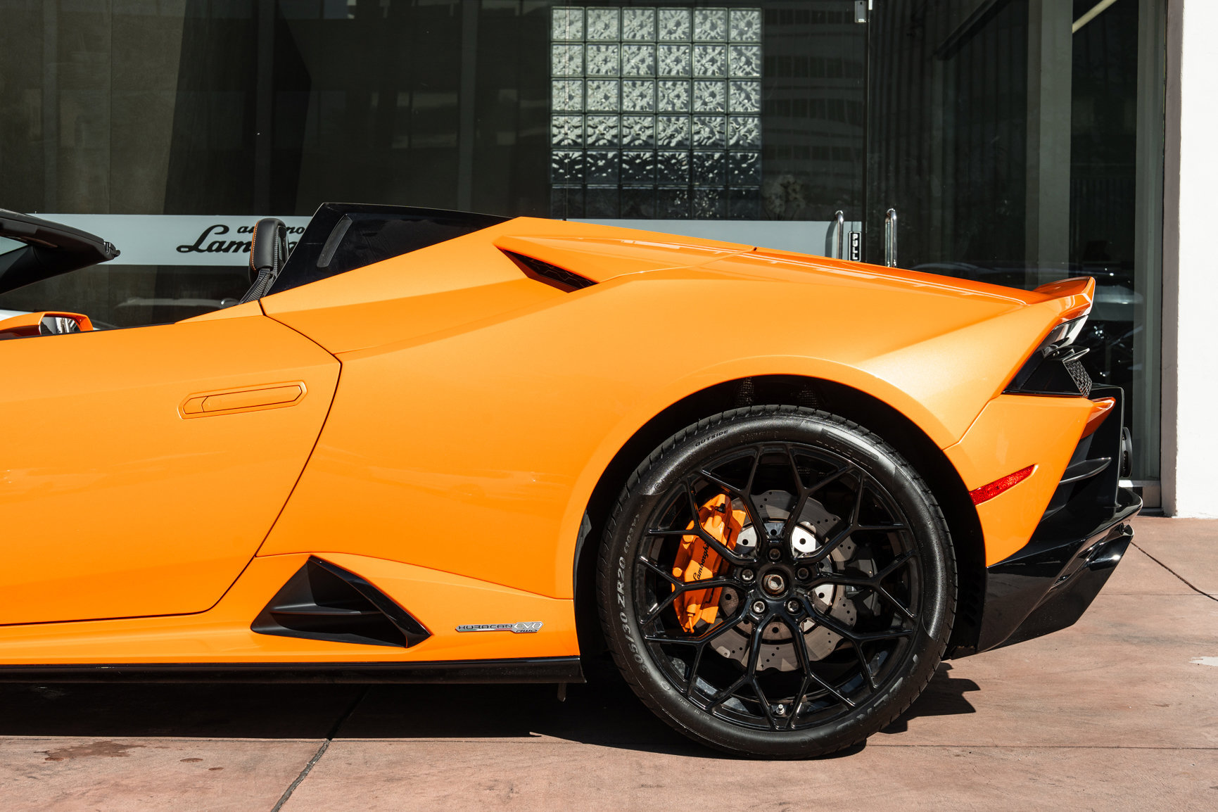 Used 2020 Lamborghini Huracan EVO RWD image 14