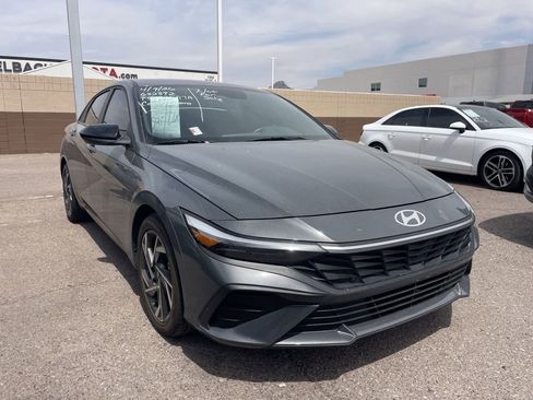 Used 2025 Hyundai Elantra Sport image 2