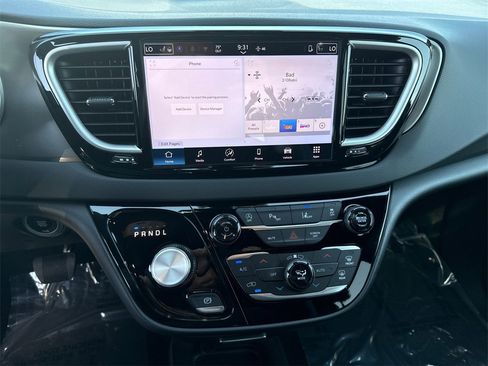 New 2025 Chrysler Voyager LX image 30