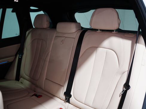 Used 2022 BMW X5 xDrive40i w/ Parking Assistance Package image 17