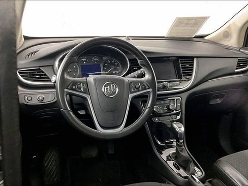 Used 2022 Buick Encore Preferred FWD image 2