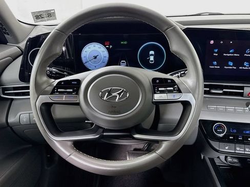 Used 2023 Hyundai Elantra SEL w/ Convenience Package FWD image 16