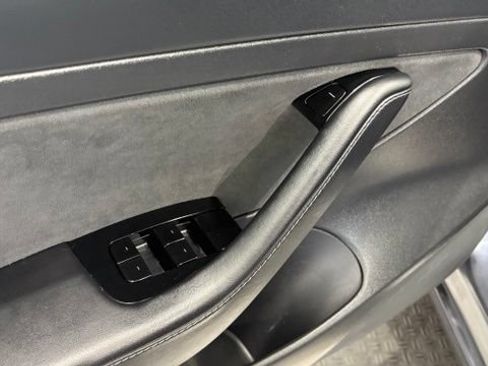 Used 2020 Tesla Model 3 Standard Range Plus RWD image 14