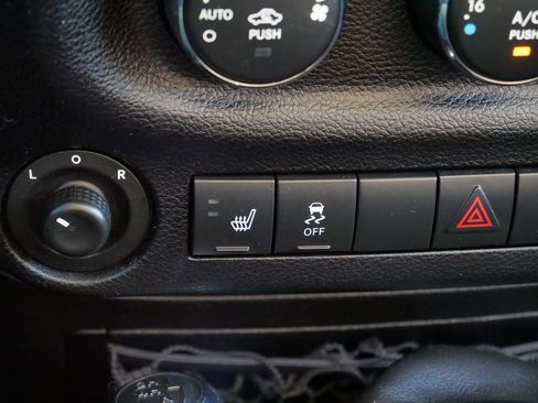 Used 2014 Jeep Wrangler Unlimited Sahara w/ Dual Top Group image 30