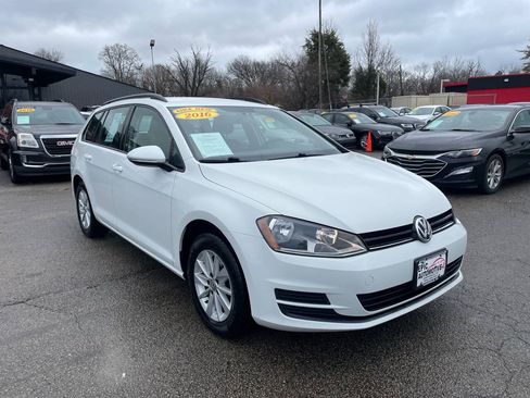 Used 2016 Volkswagen Golf S FWD image 2