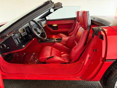 Used 1988 Chevrolet Corvette Convertible RWD image 12