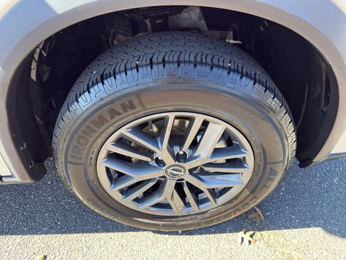 Used 2024 Nissan Rogue S image 31