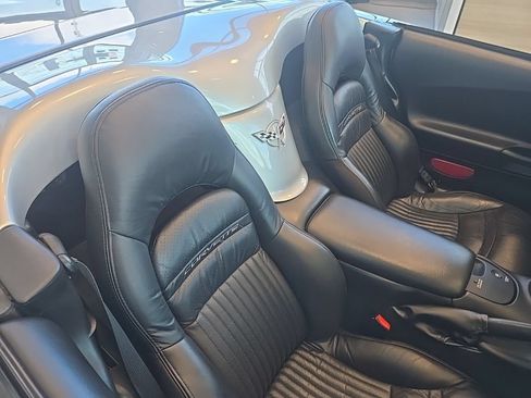 Used 2003 Chevrolet Corvette Convertible w/ Preferred Equipment Group1 RWD image 18