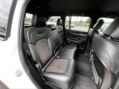 Used 2023 Jeep Grand Cherokee Altitude AWD/4WD image 25