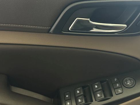 Used 2015 Chevrolet Suburban LTZ AWD/4WD image 15