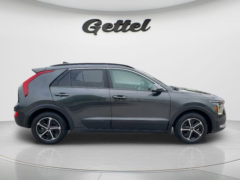 Used 2023 Kia Niro EX FWD image 4