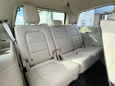 Used 2019 Lincoln Navigator Premiere image 31